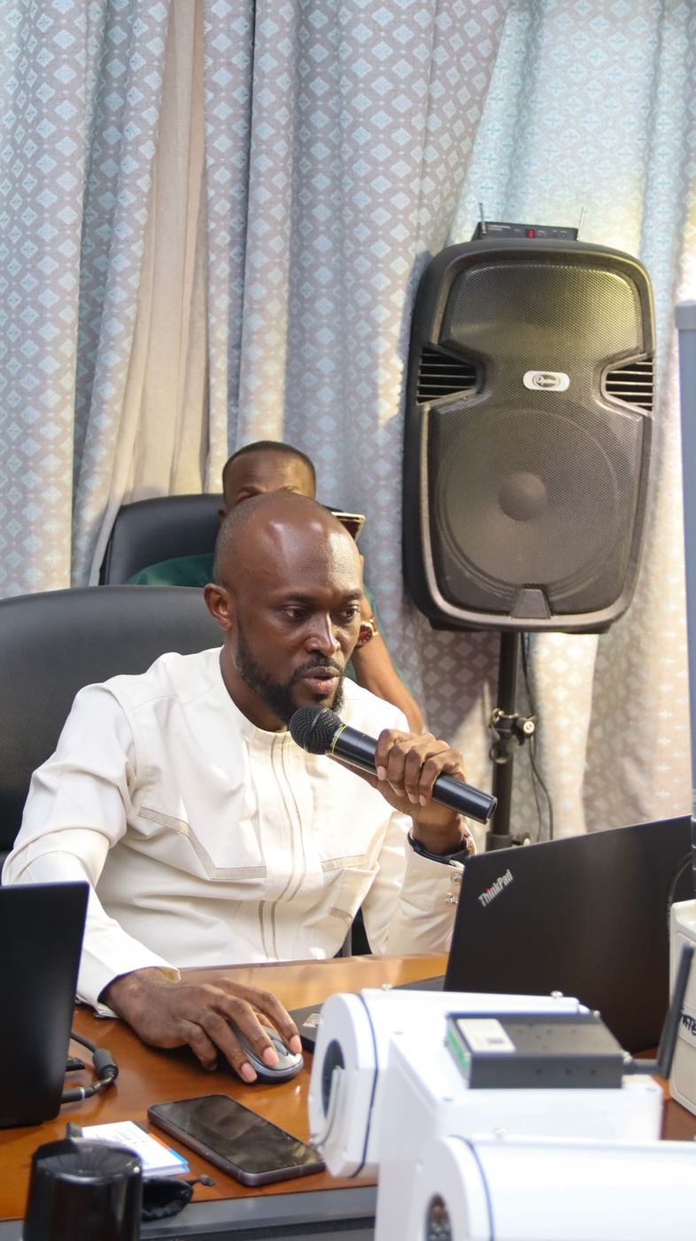 William Abri leading a technical briefing